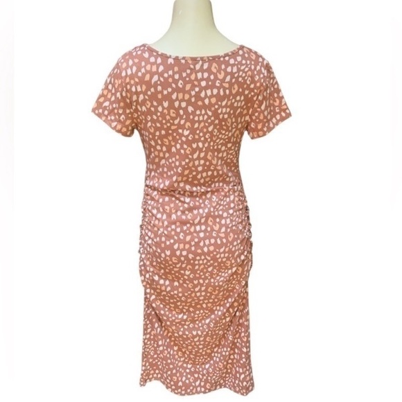 Isabel Maternity | Short Sleeve Body Con Leopard Print Dress - Picture 4 of 10